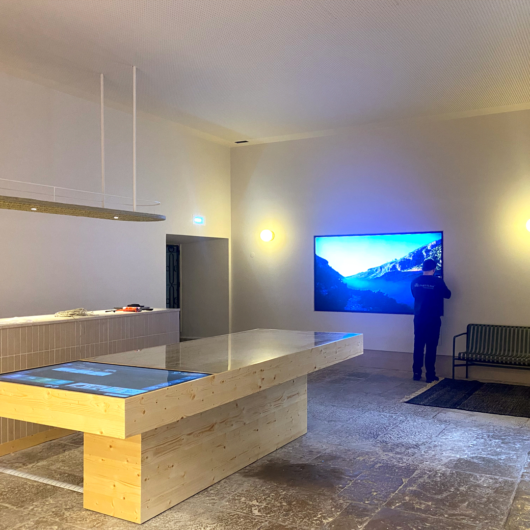 Posto de Turismo de Pombal está agora mais tecnológico com mesa interactiva e display da PARTTEAM & OEMKIOSKS