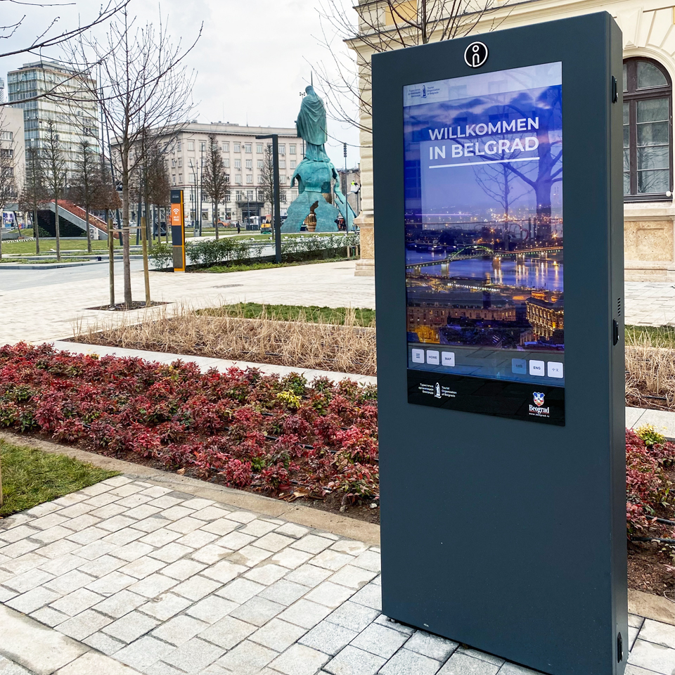 Mupi digital PLASMV contribui para divulgação turística na Sérvia