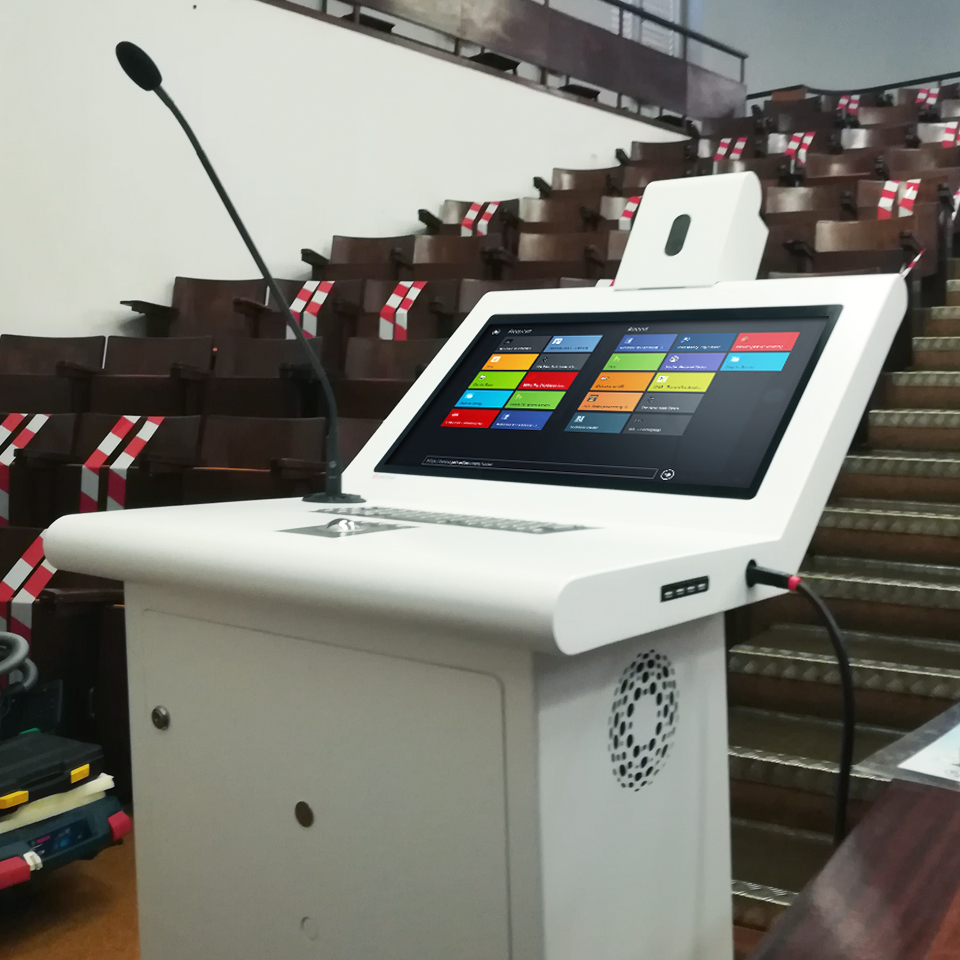 Serviços de Acção Social: Faculdade de Medicina da Universidade de Lisboa inova anfiteatros com púlpitos digitais