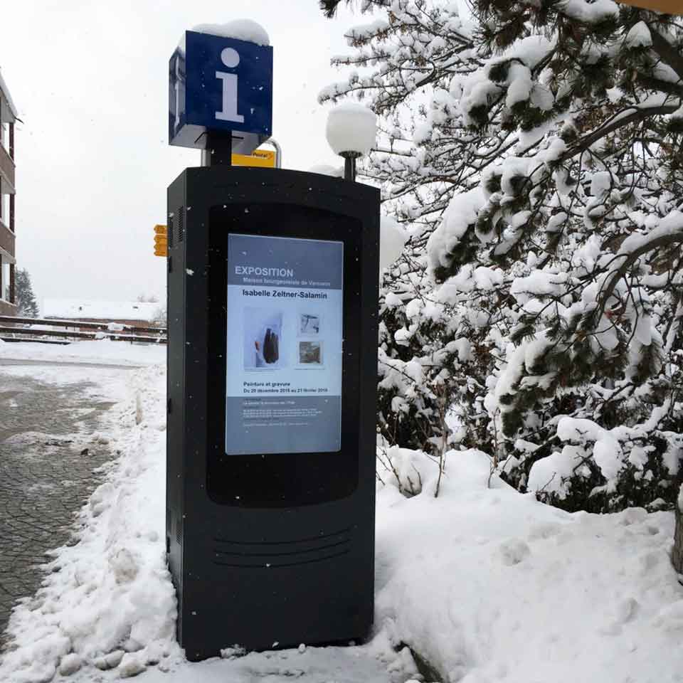 Mupi digital interactivo promove turismo na Suiça